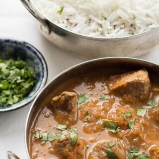 This skinny lamb curry is great when you want to enjoy the full flavours of a lamb curry without the guilty feeling of adding to your waist line. You'll love the taste of the tender lean lamb marinated in it's delicious curry sauce!