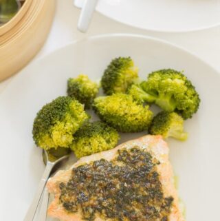 Simple and tasty, this oven baked salmon pesto is ready in just 30 minutes and comes with a creamy cauliflower mash too. Perfect for those occasions when you're in a rush or limited with time, you'll want to add this to your quick healthy meals list!