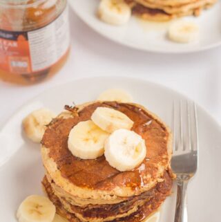 Healthy banana oat pancakes that are not only good for you, but also delicious and extremely easy to make. That’s what this recipe is all about. Just put all of the ingredients into a blender or food processor and hey-presto that’s you ready to cook them in just 20 minutes!