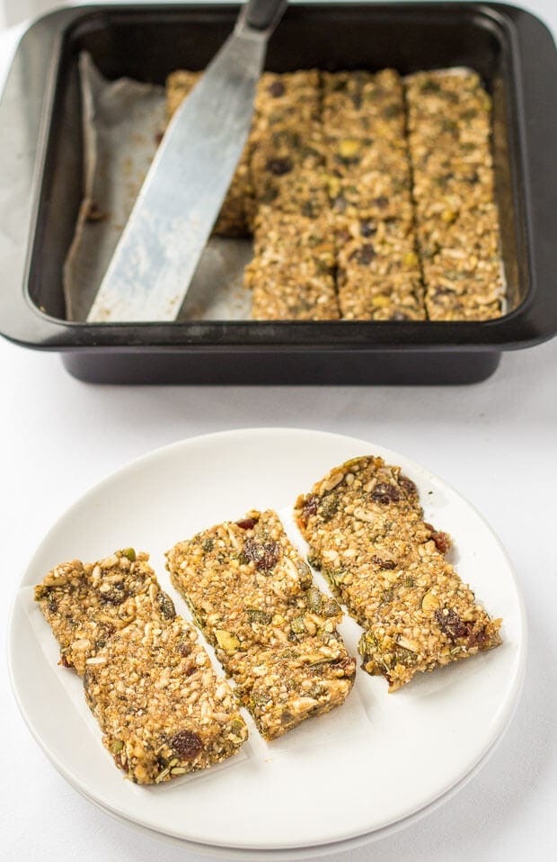 These no bake banana energy bars make a fantastic tasty snack that will help boost your energy levels and keep you fuller for longer. Stuffed full of healthy fruits, seeds and nuts, they’re refined sugar free and only 259 calories each making them perfect healthy pick me up!