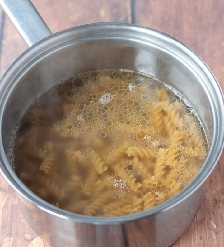 A step-by-step look at the delicious Easy Tomato Tuna Pasta Bake process.